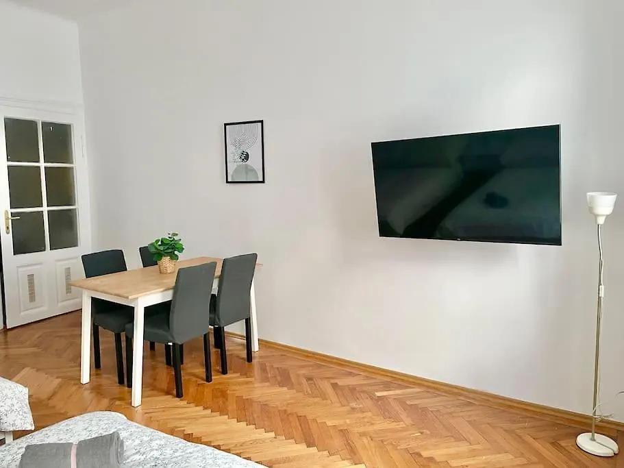 Sunny & Cosy Apartment Vienna